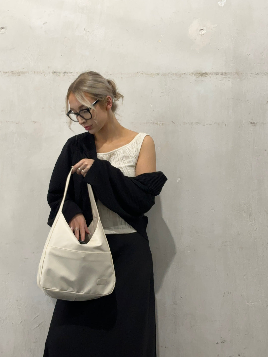 LoraBag | Schultertasche – Minimalistisches Design & Pflegeleichte Oberfläche
