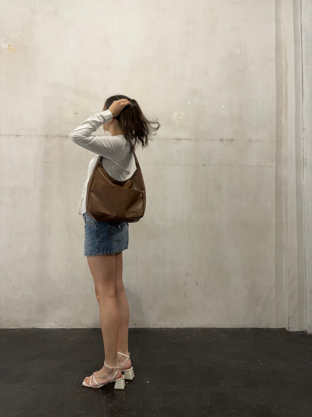 LoraBag | Schultertasche – Minimalistisches Design & Pflegeleichte Oberfläche