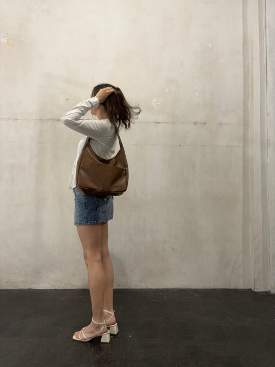 LoraBag | Schultertasche – Minimalistisches Design & Pflegeleichte Oberfläche