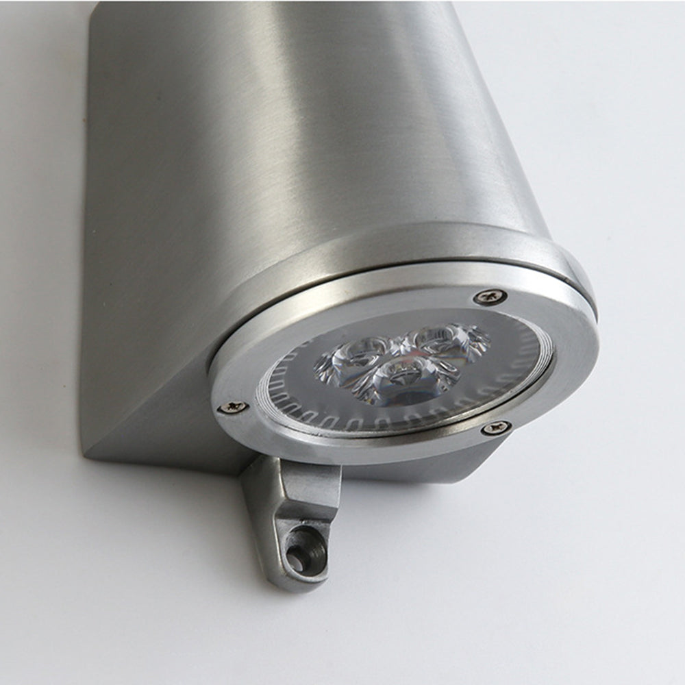 LunaSteel | Stilvolle Metallische Wandleuchte5