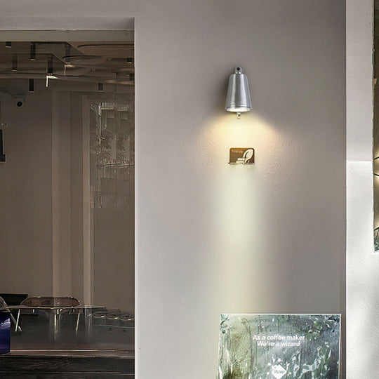 LunaSteel | Stilvolle Metallische Wandleuchte7