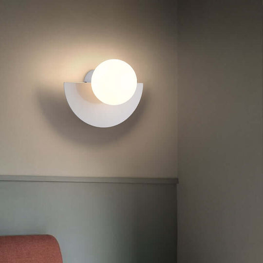 MoonBeam_Moderne_Halbmond-Wandleuchte11