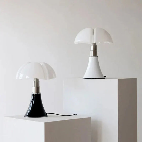 PetalLuxe  | Elegante Designer Blumen-Tischlampe1