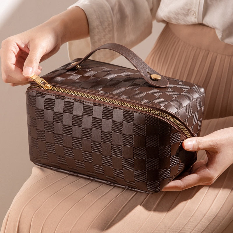 CharmPouch | Elegante Kosmetiktasche mit Struktur