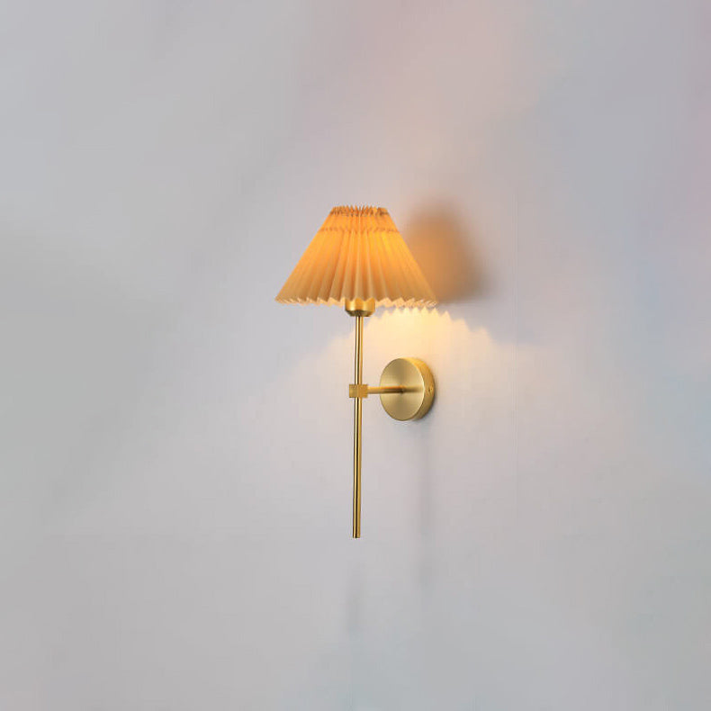 ShadeLuxe | Faltenstoff Wandleuchte mit geradem Arm