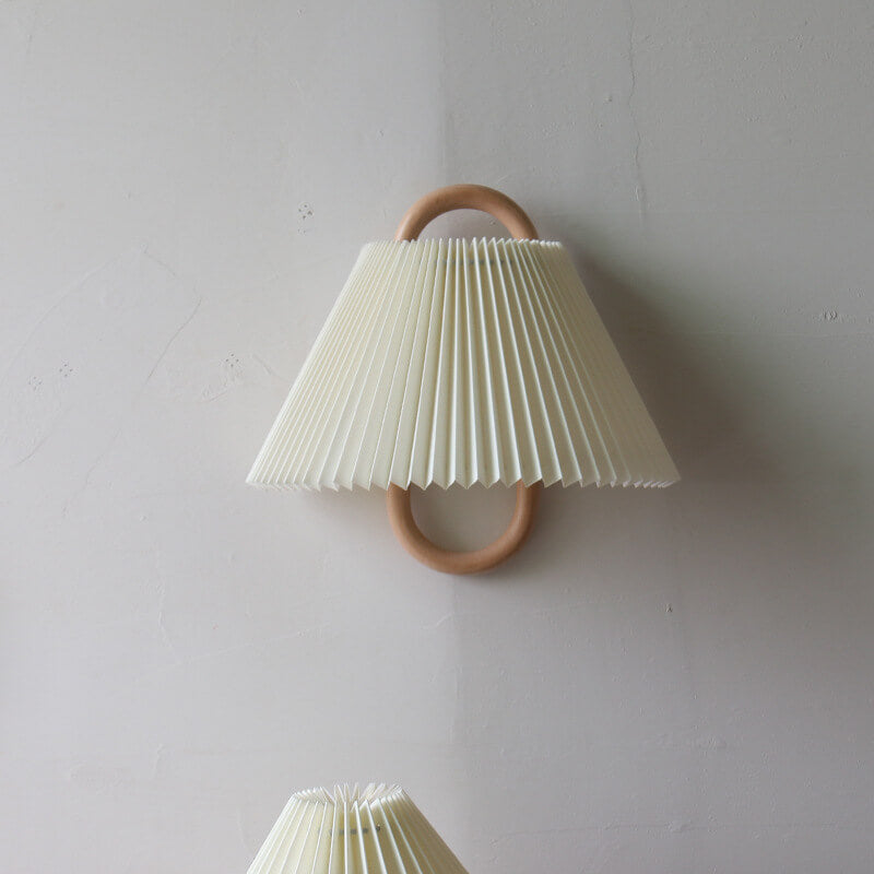 WoodCove | Halbkreis Wandleuchte aus Massivholz & Stoff