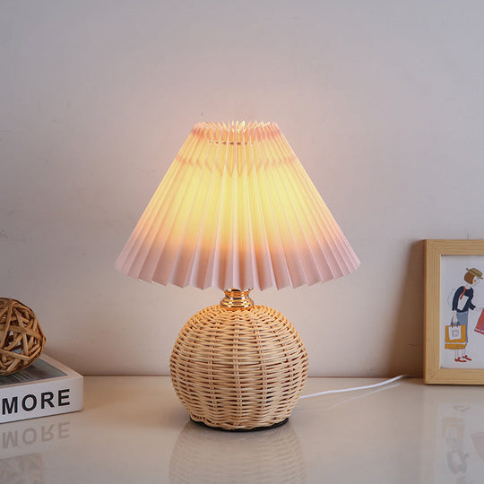 GlowWeave | Sanft dimmbare Rattanleuchte mit Fernbedienung