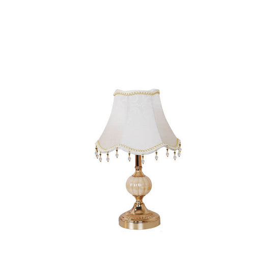ViennaBloom | Goldene Blumentischlampe mit Stil