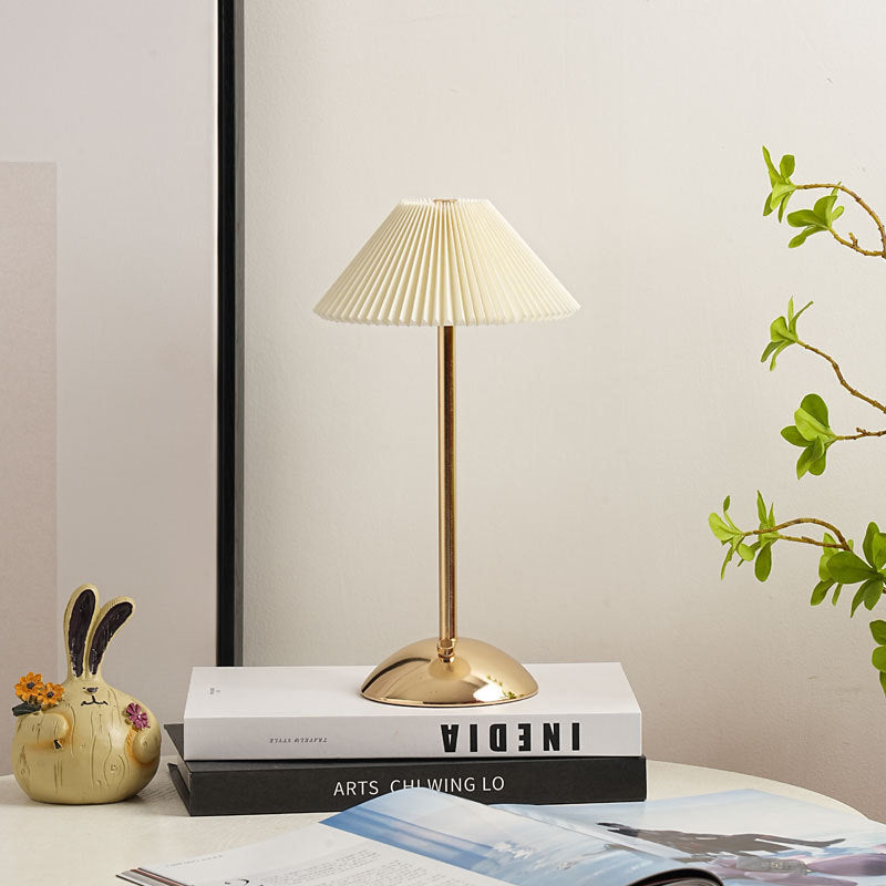 GlowCone | Kegelförmige Stoff-Tischleuchte im Scandi-Stil