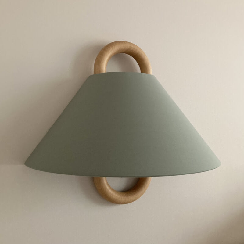 WoodCove | Halbkreis Wandleuchte aus Massivholz & Stoff