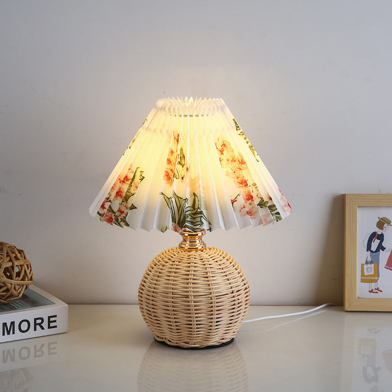 GlowWeave | Sanft dimmbare Rattanleuchte mit Fernbedienung
