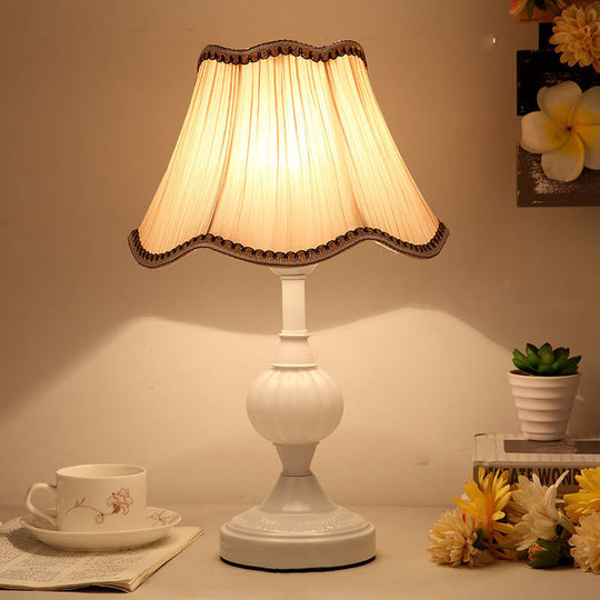 LumiFleur | Nordische Vintage Blumen Glas Stoff 1-Licht Tischlampe