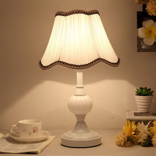 LumiFleur | Nordische Vintage Blumen Glas Stoff 1-Licht Tischlampe