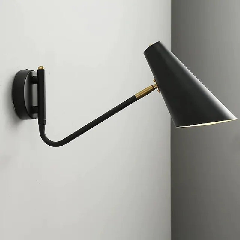 UrbanRadiance | Premium Wandleuchte aus Eisen3