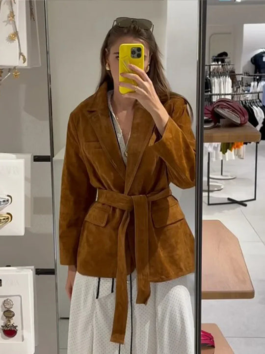 Larisse | Damen Wildleder Gürtelmantel – Elegant & Vielseitig