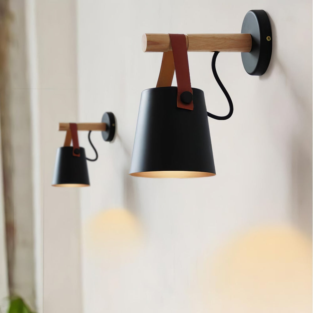 ScandiLoom | Wandleuchte – Holz und Leder im Modernen Stil