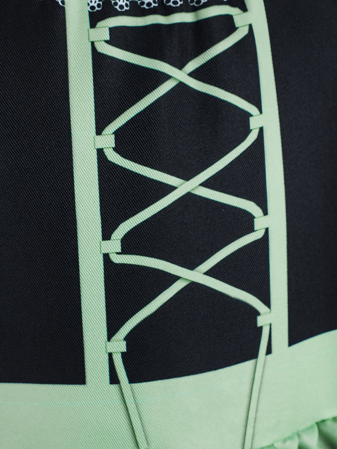 Alpenfee | Mädchen-Dirndlkleid – Bayerischer Maid-Look in Grün und Weiß Decorique.de