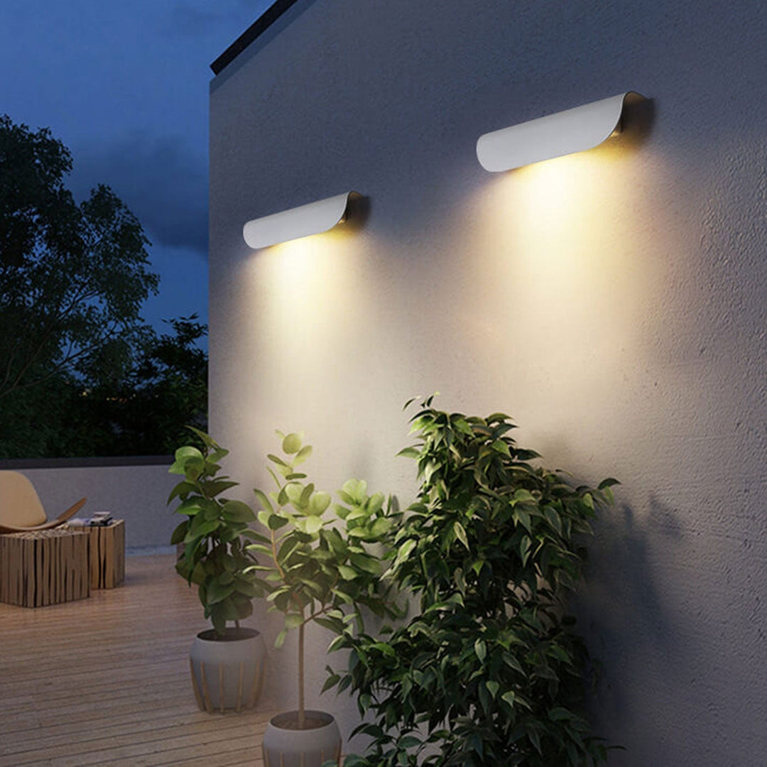 AquaBend | Wetterfeste, geschwungene LED-Außenlampe Weiß Neutrales Licht (4000K) 220V-240V für UK AU Decorique.de