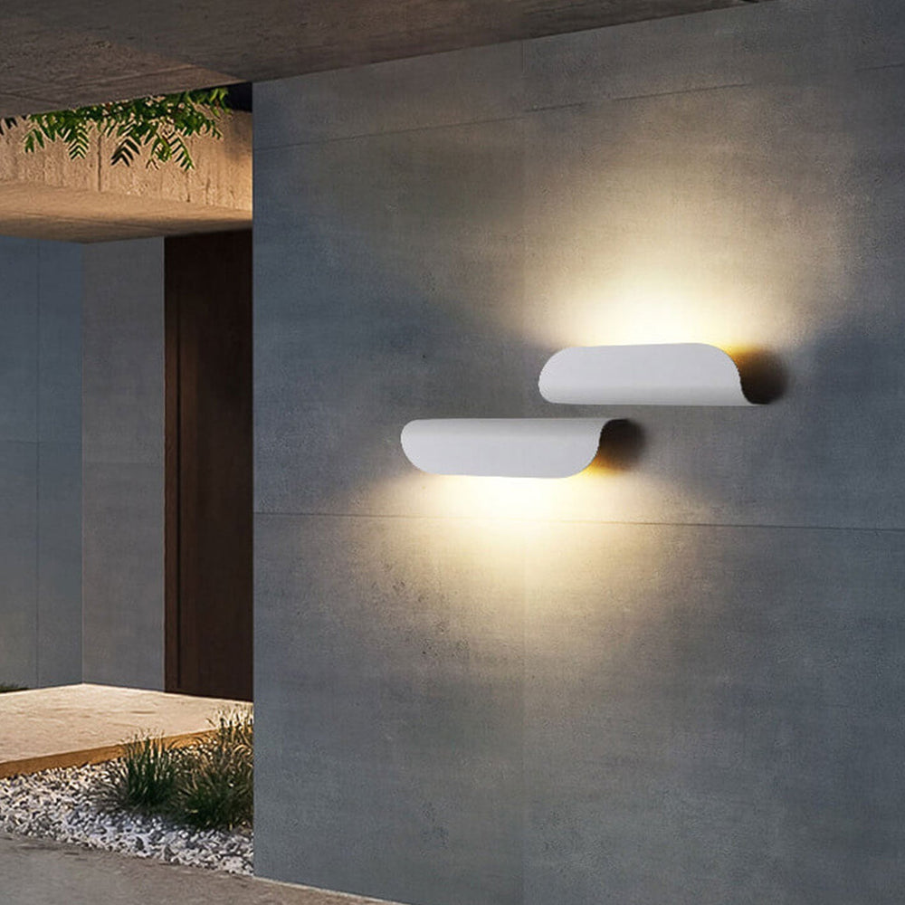 AquaBend | Wetterfeste, geschwungene LED-Außenlampe Weiß Warmes Licht (3000K) 110V-120V für US CA Decorique.de