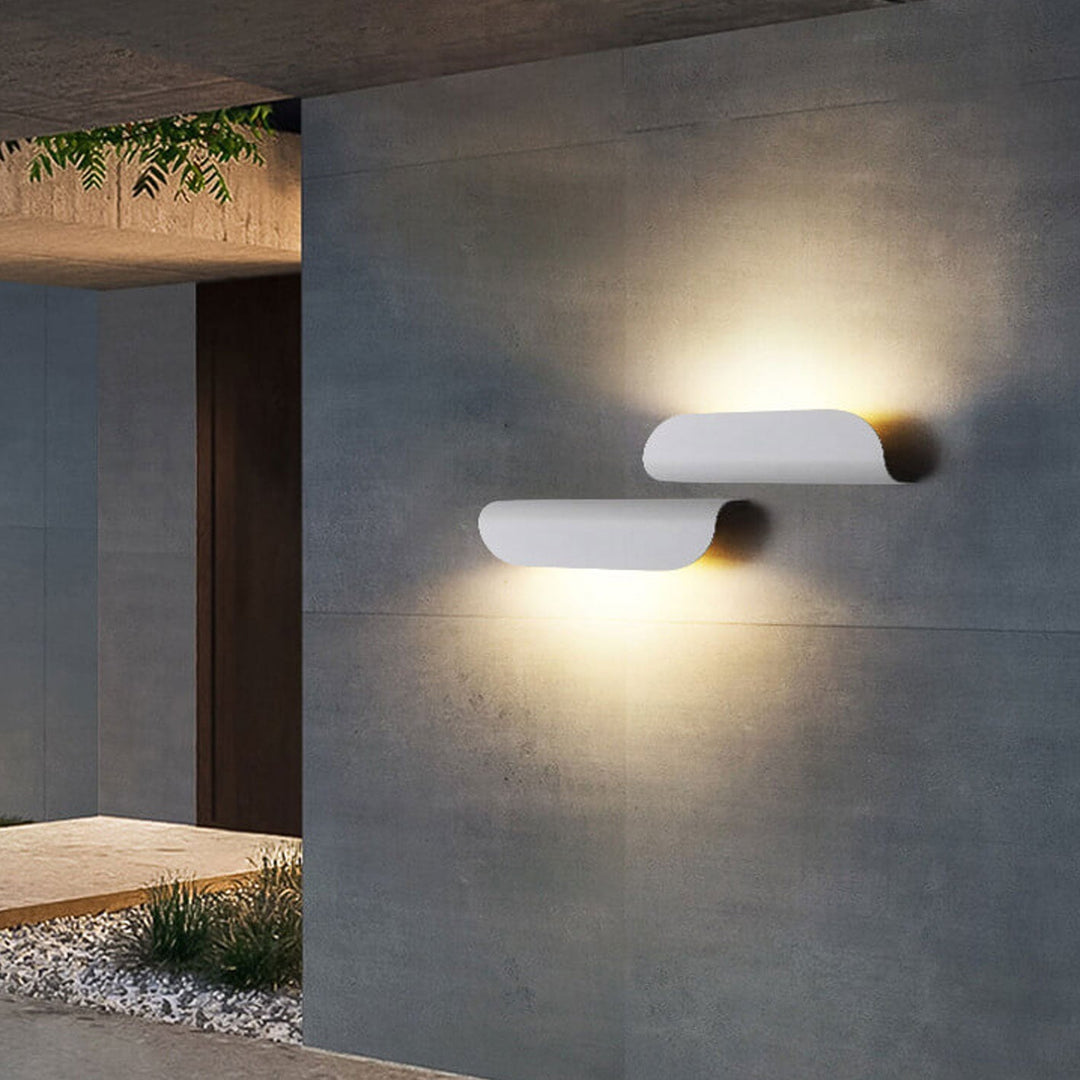 AquaBend | Wetterfeste, geschwungene LED-Außenlampe Weiß Warmes Licht (3000K) 110V-120V für US CA Decorique.de