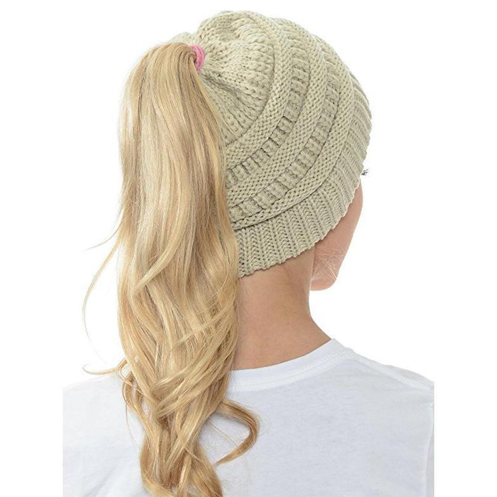 AuraKnit | Pferdeschwanz-Mütze – Weicher Strick-Beanie Beige Decorique.de
