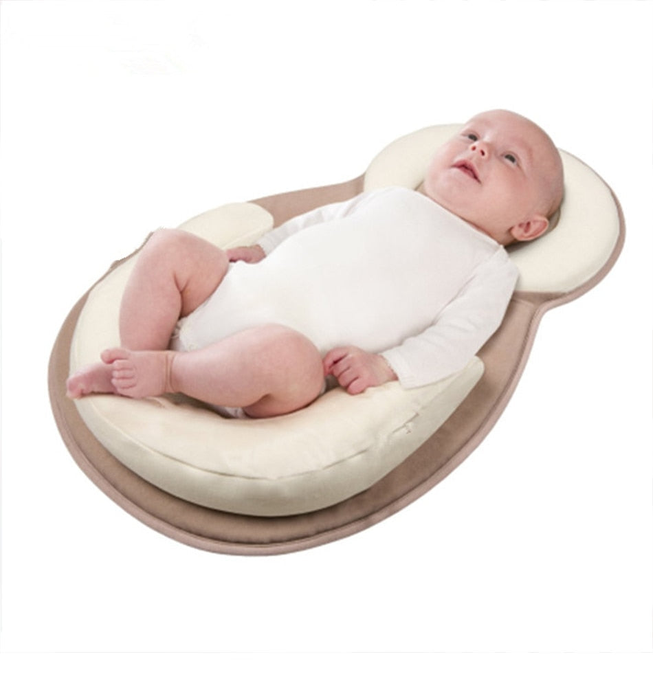 BabyNest | Ergonomisches Babykissen für gesunden Babyschlaf Braun Decorique.de