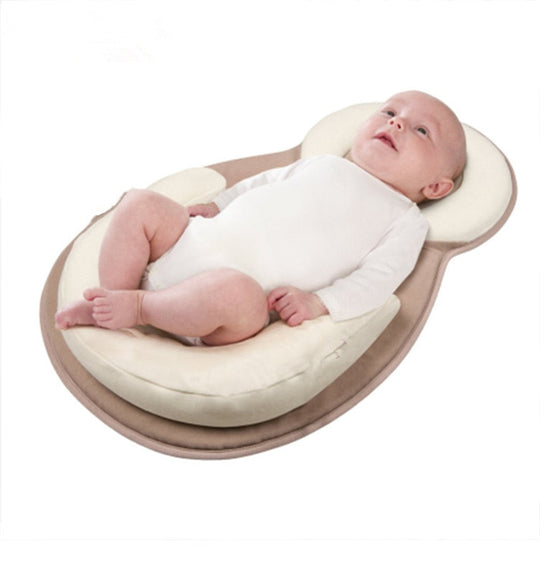 BabyNest | Ergonomisches Babykissen für gesunden Babyschlaf Braun Decorique.de