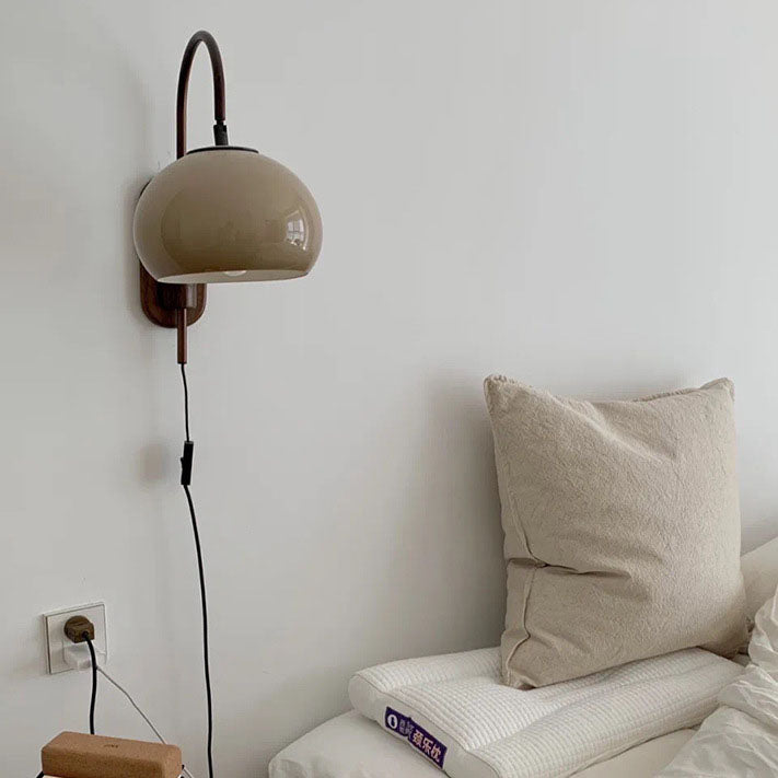 BranWood | Klassische Glaslampe mit Massivholz-Detail Stecker 230V Decorique.de