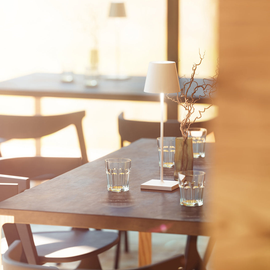 BrightForm | Höhenverstellbare LED-Tischlampe mit USB-C Mattes Weiß Decorique.de