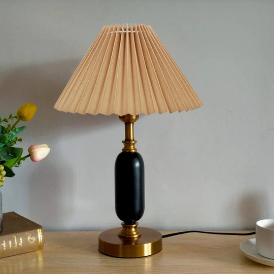 ColuShine | Retro Säulenlampe mit Plisseeschirm 230V Khaki Falten + Schwarze Basis Decorique.de