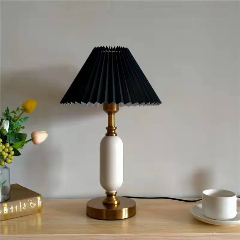 ColuShine | Retro Säulenlampe mit Plisseeschirm 230V Schwarze Falten + Weiße Basis Decorique.de