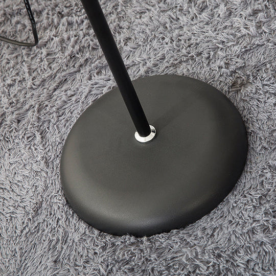 ConeLume | Kreative Minimalistische Kegel-Schirm 1-Licht Stehlampe Decorique.de