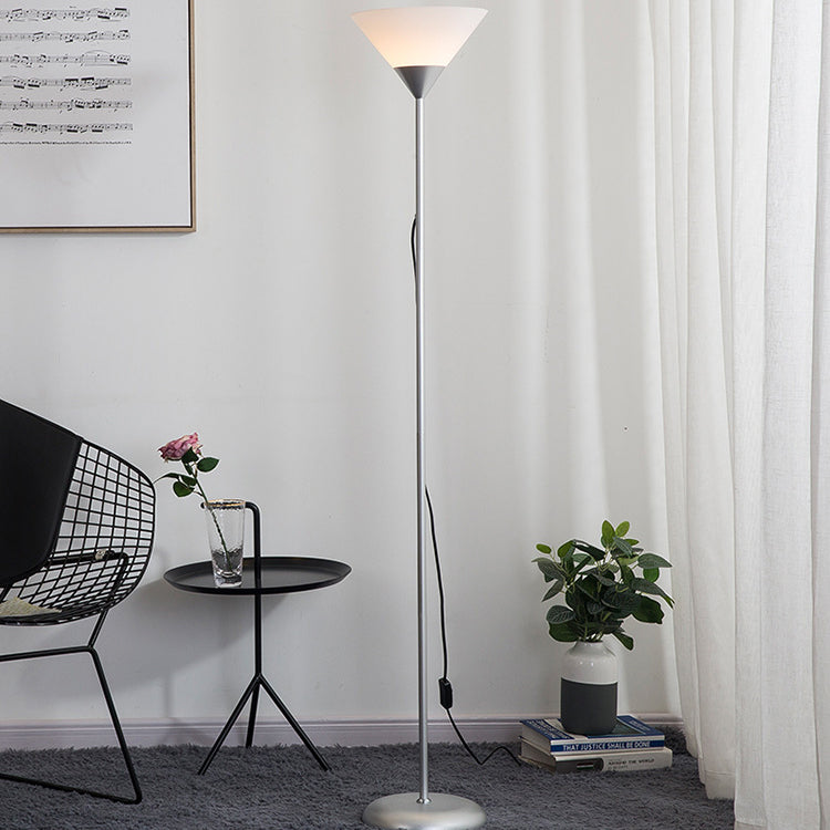 ConeLume | Kreative Minimalistische Kegel-Schirm 1-Licht Stehlampe Decorique.de