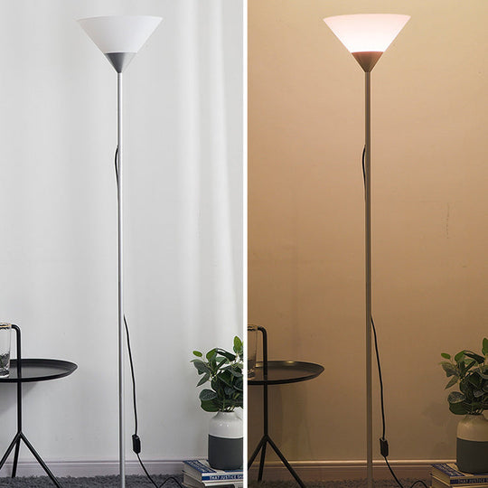 ConeLume | Kreative Minimalistische Kegel-Schirm 1-Licht Stehlampe Decorique.de