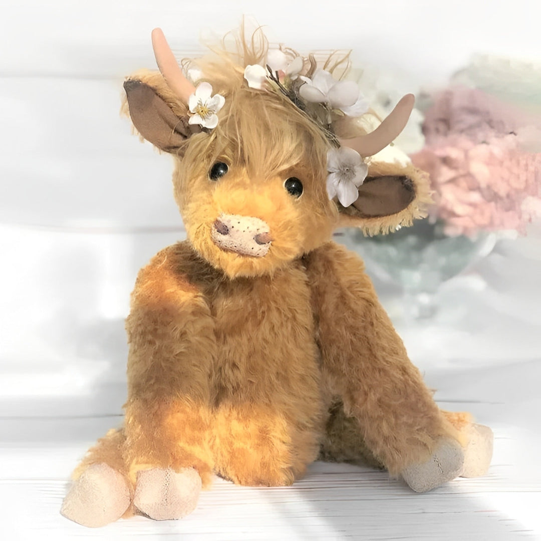 CowLina | Zarte Highland-Kuh mit floralen Details Braun Decorique.de