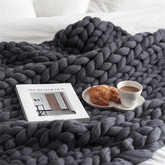 CozyKnit | Chunky Strickdecke – Handgefertigt & Luxuriös Dunkelgrau 80x100cm Decorique.de
