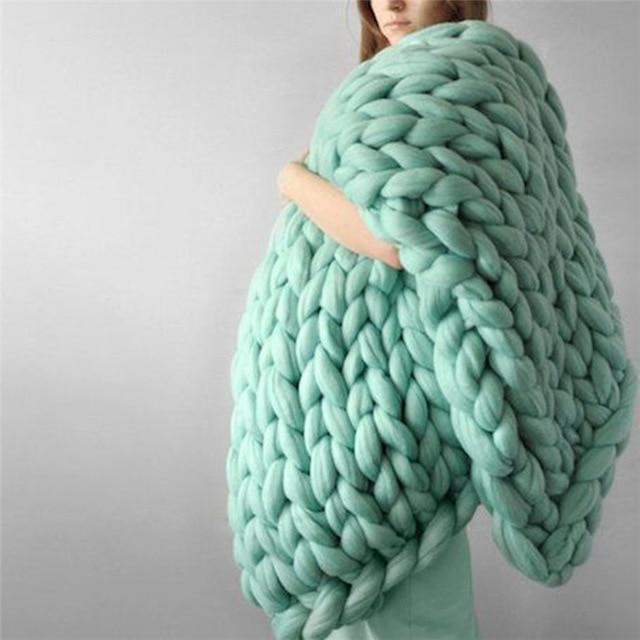 CozyKnit | Chunky Strickdecke – Handgefertigt & Luxuriös Grün 80x100cm Decorique.de