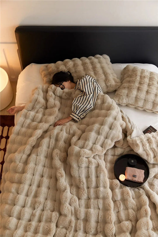 CozyLoom | Luxuriöse Flauschdecke für jede Jahreszeit Kamelfarbe Decorique.de