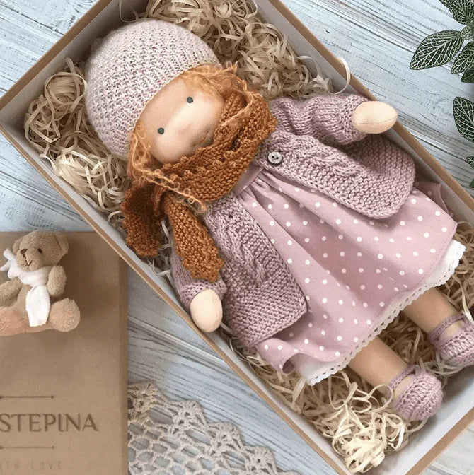 LittleCarol | Handgemachte Waldorf-Puppe – Sanft, Waschbar & Langlebig