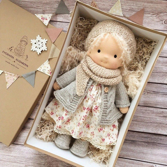 LittleCarol | Handgemachte Waldorf-Puppe – Sanft, Waschbar & Langlebig