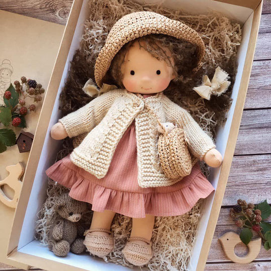 LittleCarol | Handgemachte Waldorf-Puppe – Sanft, Waschbar & Langlebig