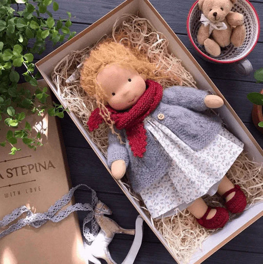LittleCarol | Handgemachte Waldorf-Puppe – Sanft, Waschbar & Langlebig