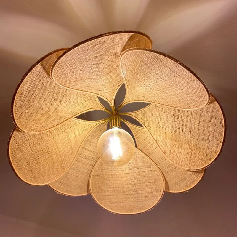 ElegaBloom | Blumenblatt-Lampe für moderne Wohnwelten