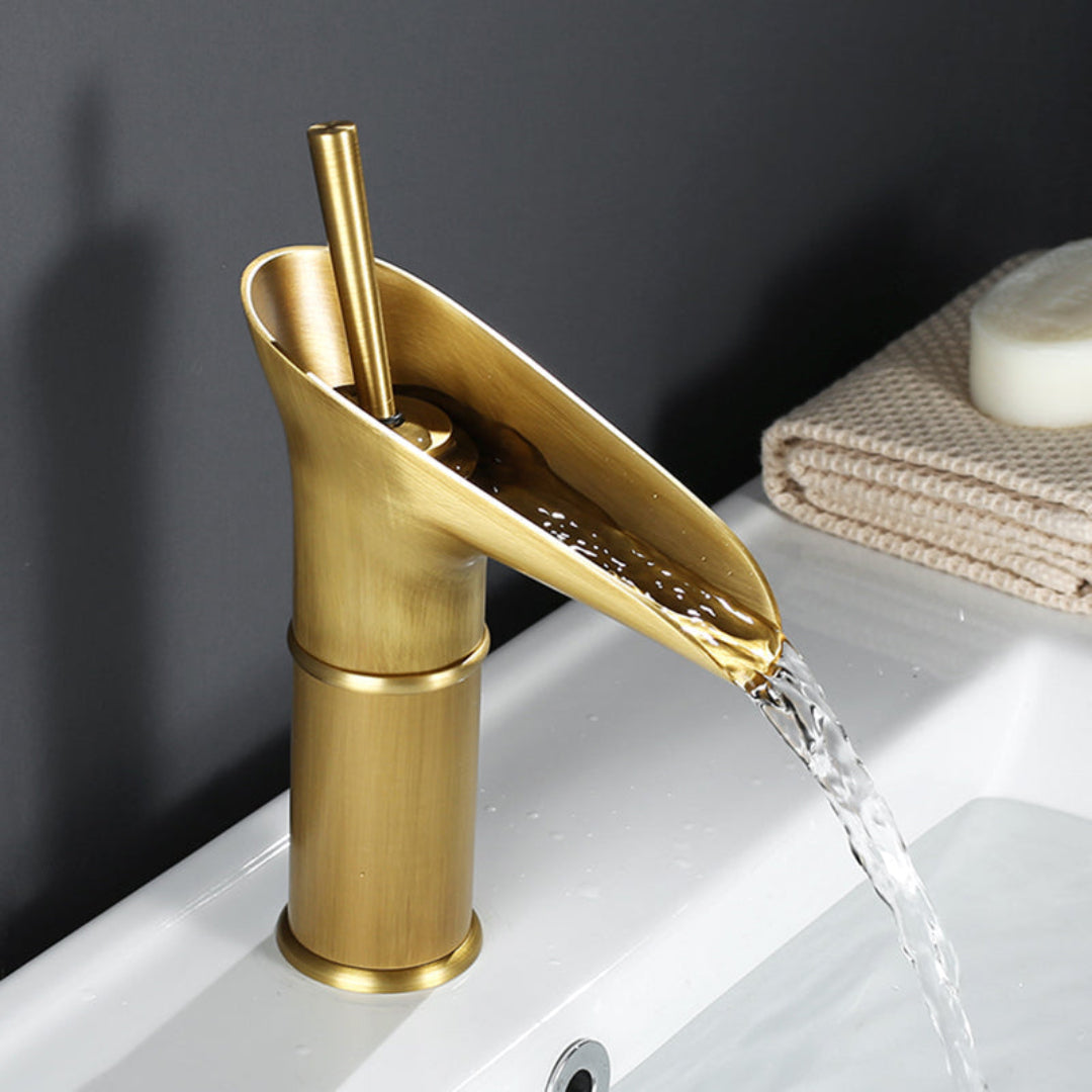 ElegantFlow | Luxuriöser Wasserhahn mit Wasserfall Decorique.de