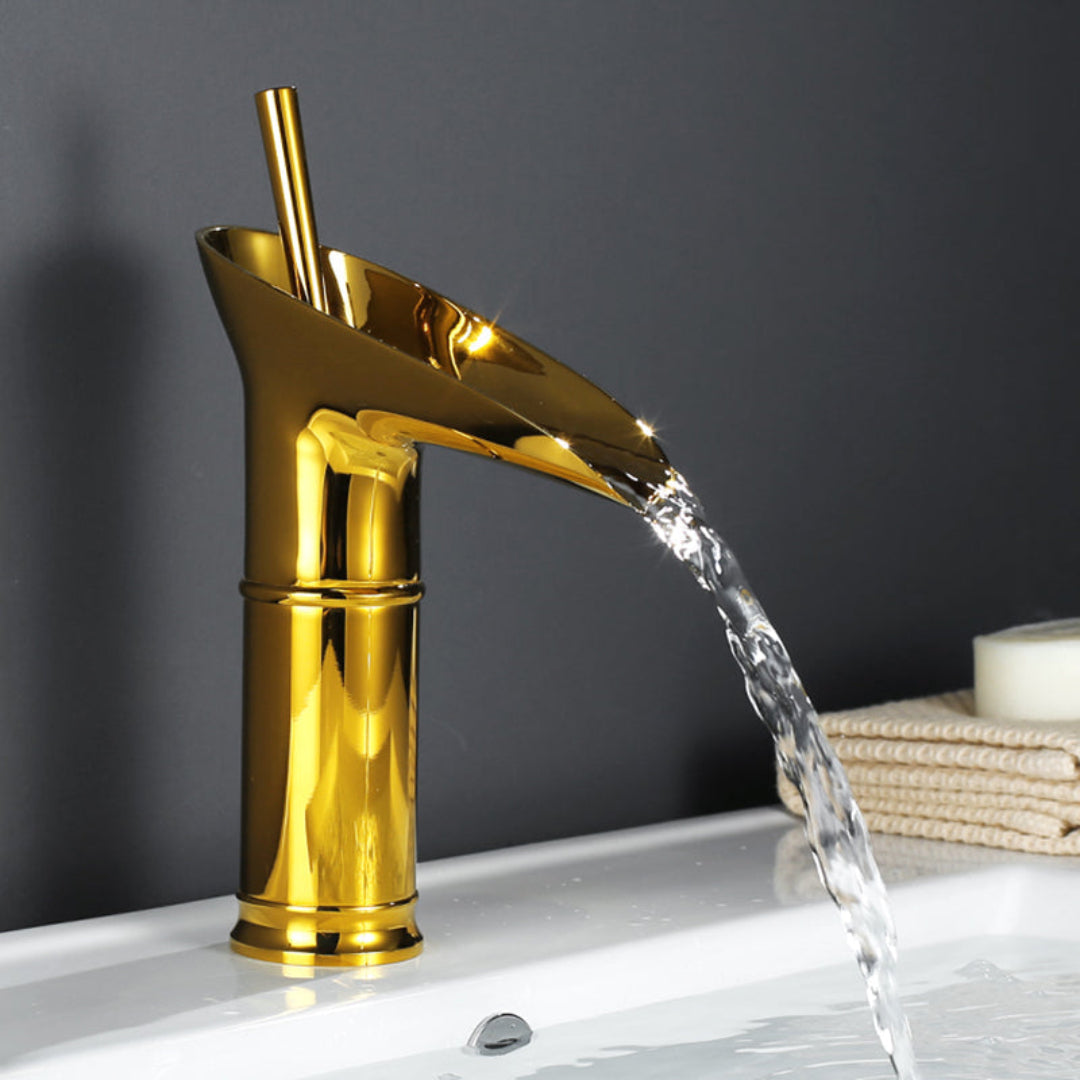 ElegantFlow | Luxuriöser Wasserhahn mit Wasserfall Decorique.de
