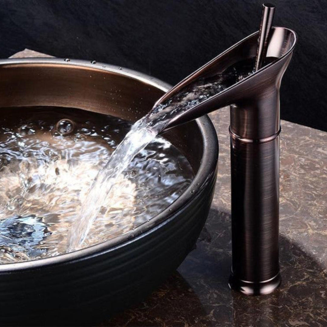 ElegantFlow | Luxuriöser Wasserhahn mit Wasserfall Decorique.de