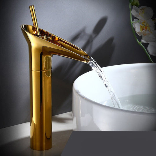 ElegantFlow | Luxuriöser Wasserhahn mit Wasserfall Gold Hoch Decorique.de