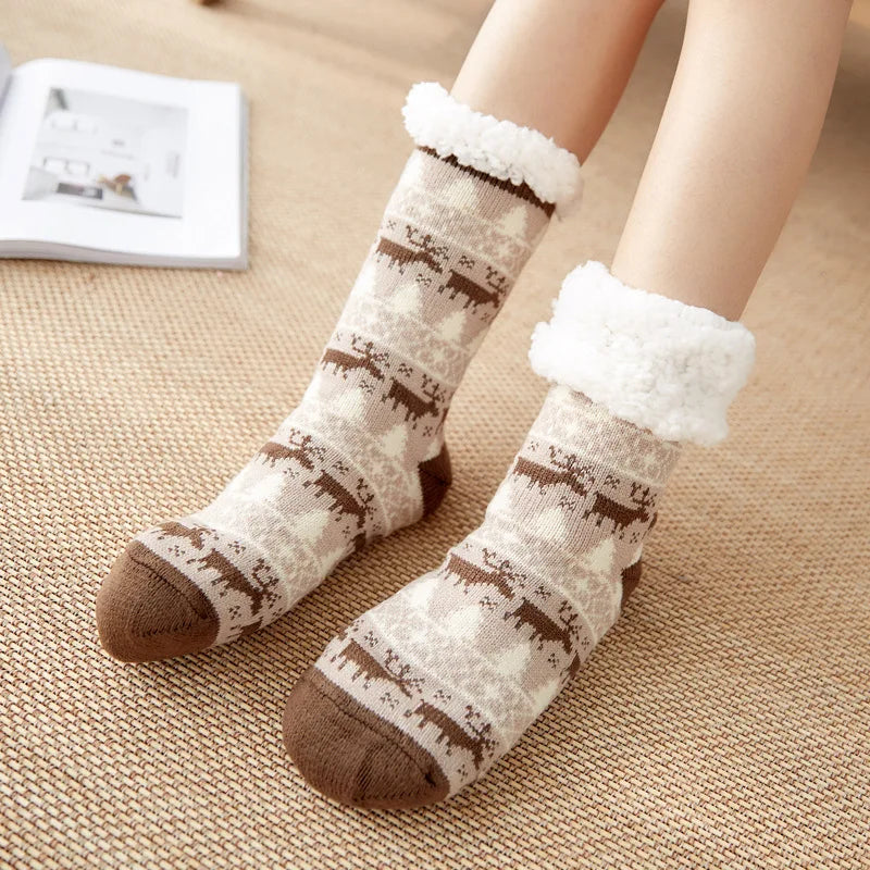 FuzzyWarm | Flauschige Winter-Plüschsocken für Damen Kaffee-Reh Decorique.de