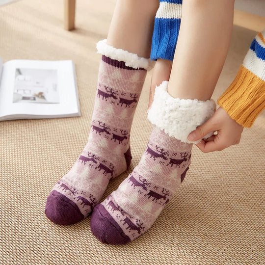 FuzzyWarm | Flauschige Winter-Plüschsocken für Damen Lila Reh Decorique.de