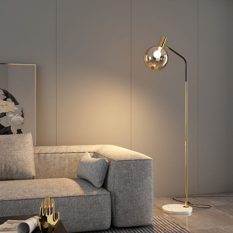 GlasLumo | Nordische Stehlampe mit verstellbarem Glaskopf Decorique.de